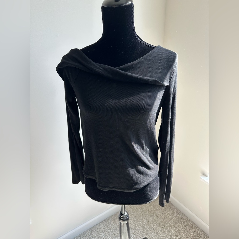 Women’s Blu Ivy Black Ribbed Off-the-Shoulder Long Sleeve Top